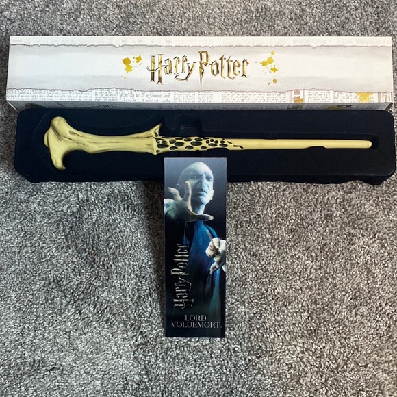 Harry Potter Mystery Wand Opened Lord Voldemort 12” Wand - Picture 1 of 1